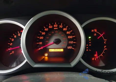 2011 Toyota Tacoma Base V6 z USA, uszkodzony, nr VIN 3TMLU4EN1BM062830